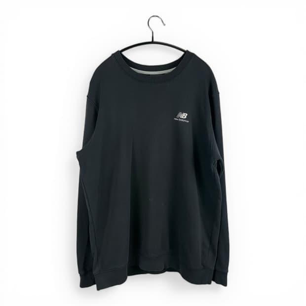 (105) 뉴발란스 스몰 자수로고 맨투맨 블랙