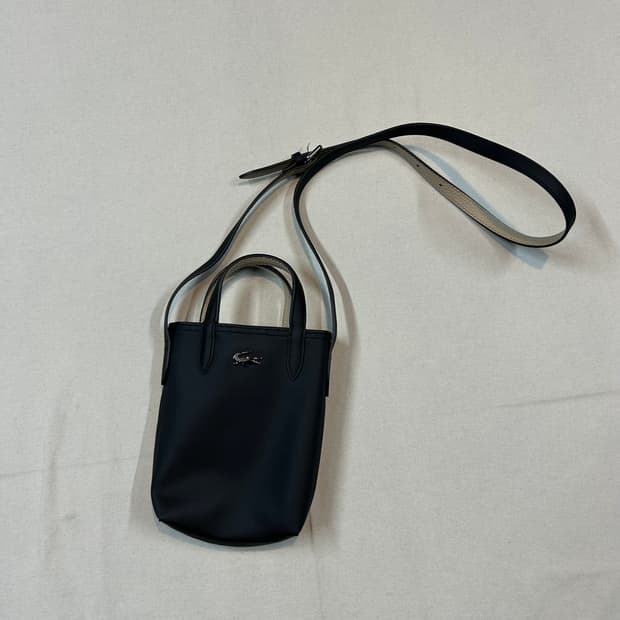 라코스테 블랙 미니 크로스백