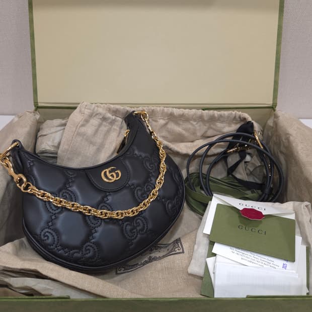 구찌 GG 마틀라세 미니백 블랙 레더