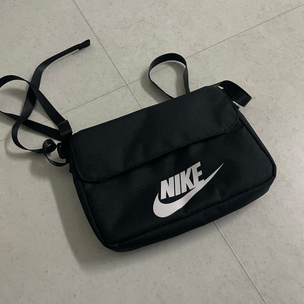 나이키 퓨추라 365 크로스바디백