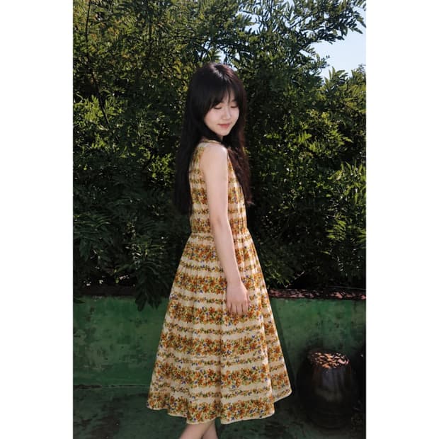 노랑 줄무늬 민소매 원피스