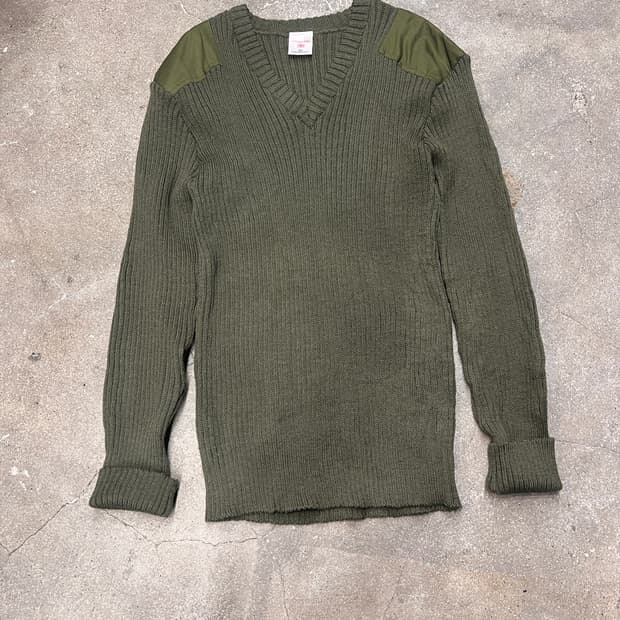 The Woolly Pully 울 코만도 스웨터