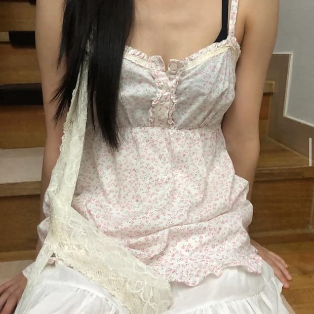 빈티지 화이트 플라워 슬리브리스