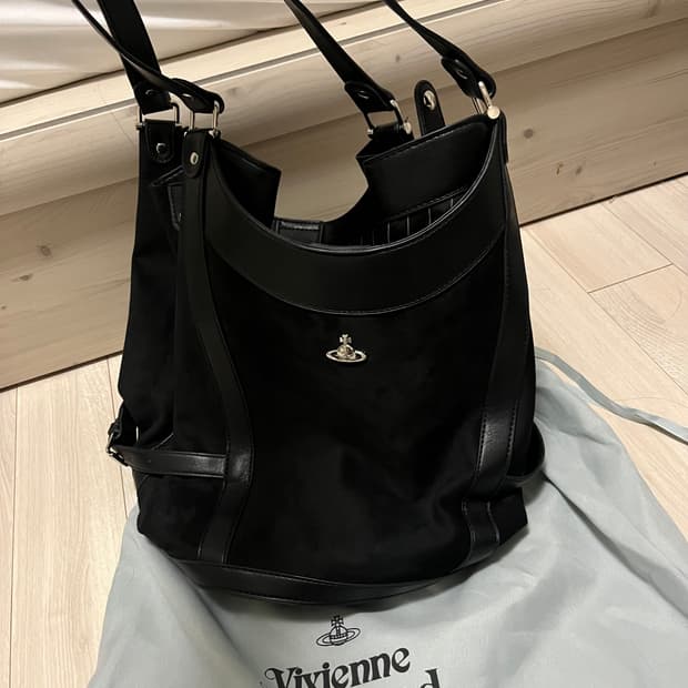 비비안웨스트우드 스웨이드 숄더백