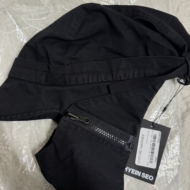 혜인서 블랙 플랩 버킷햇 ( 새상품 )