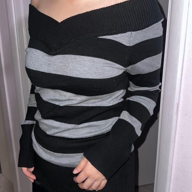 빈티지 스트라이프 오프숄더 니트
