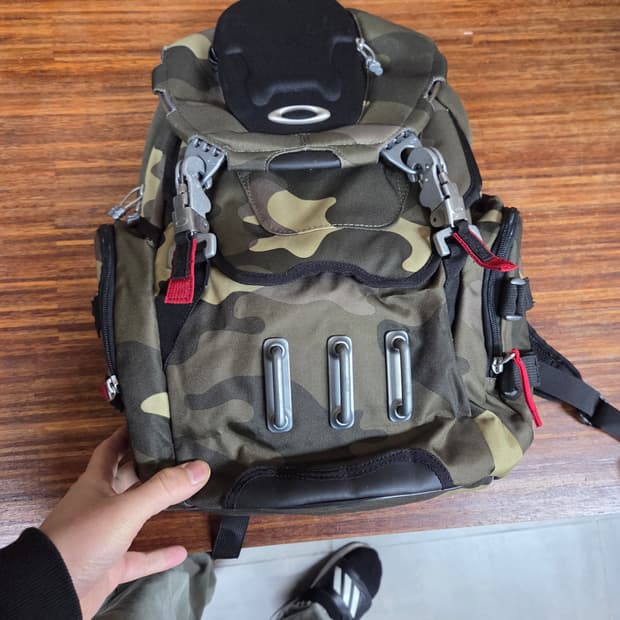 오클리 베스룸 키친 카모 백팩 
