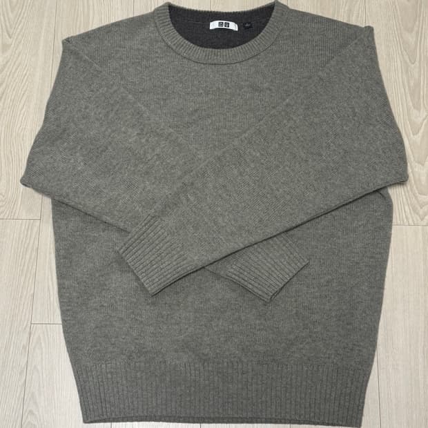 유니클로u 바이컬러 램스울 크루넥 니트