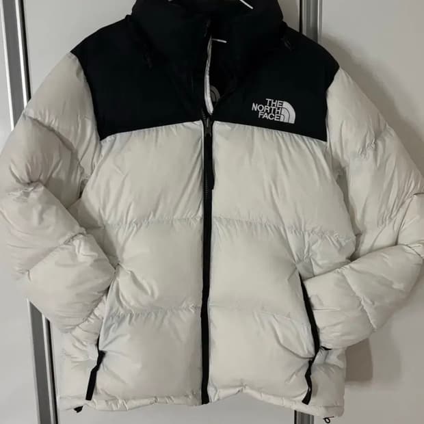 노스페이스 700 눕시 패딩 블랙/화이트