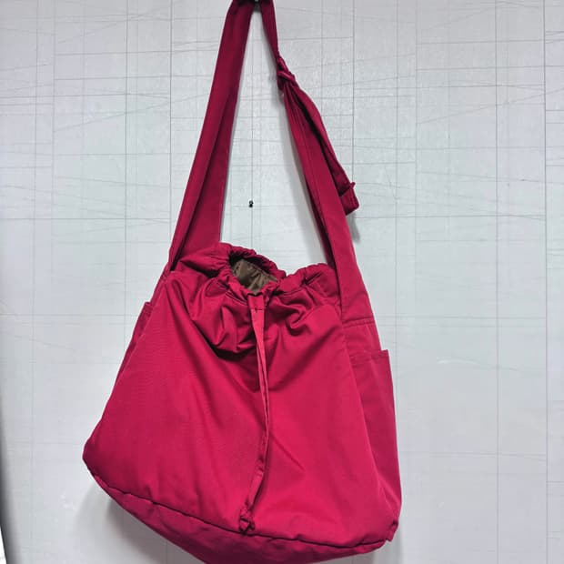 유니클로 소프트퍼피숄더백 레드