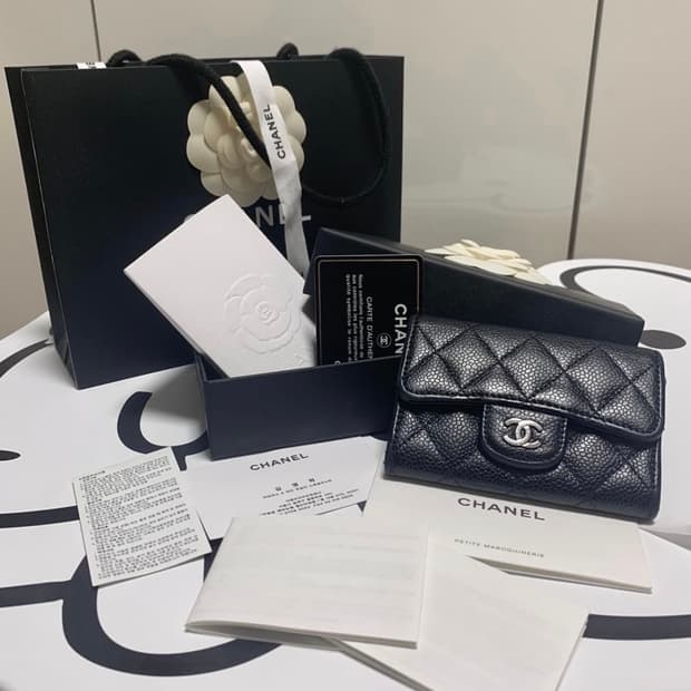 샤넬 캐비어 플랩 카드지갑 은장