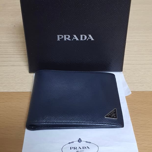 프라다 사피아노 삼각로고 반지갑/지갑 정품A급(감정O)