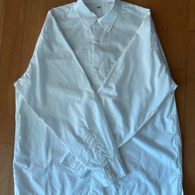 유니클로c 브로드클로스오버사이즈셔츠 00white m사
