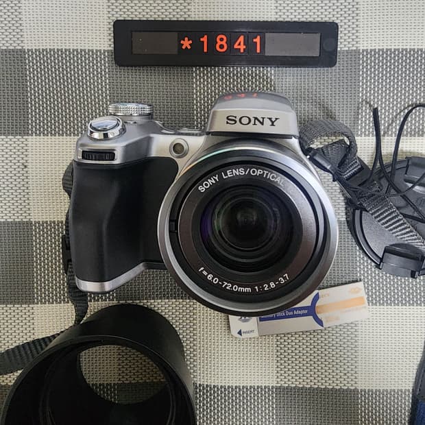 소니 사이버샷 DSC-H1 디지털카메라 AA건전지 사용