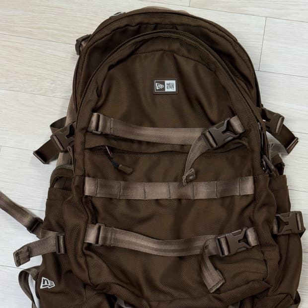 뉴에라 백팩 브라운