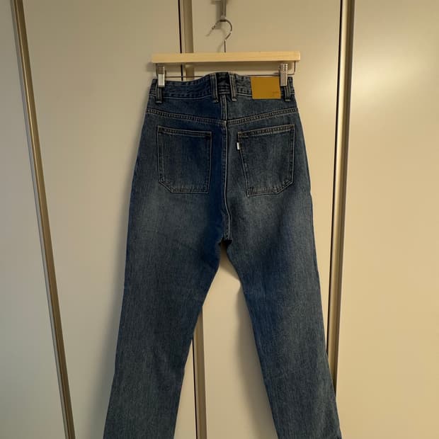 24ss 유스 스트레이트 데님 중청 s 판매합니다.