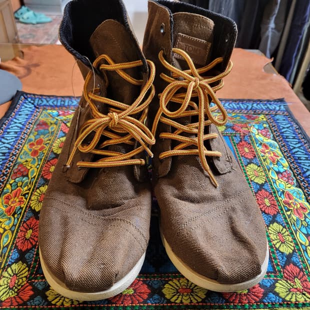 TOMS  캔버스 처커부츠