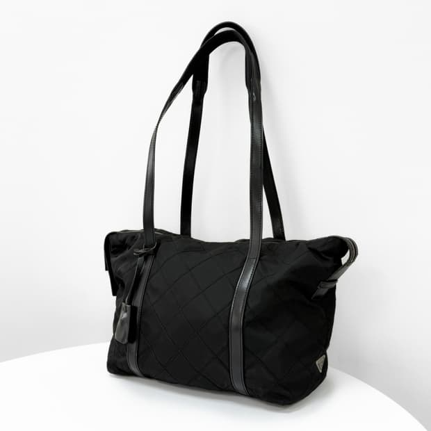 프라다 퀼팅 테수토 나일론 숄더백