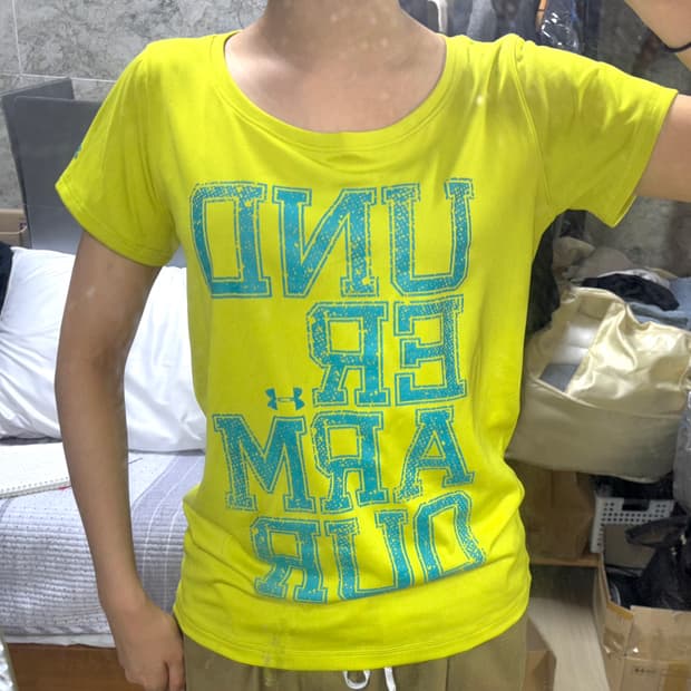 언더아머 슬림핏 프린팅 반팔티