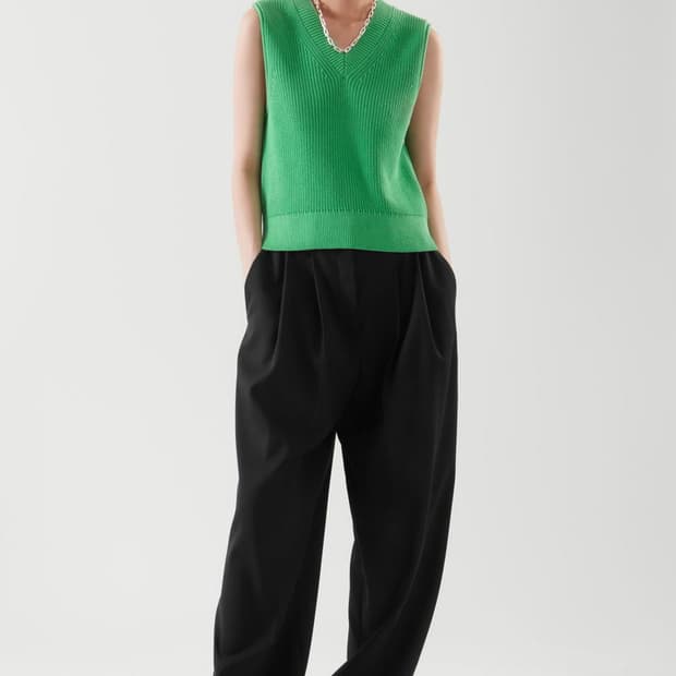 코스 니트 베스트 미착용