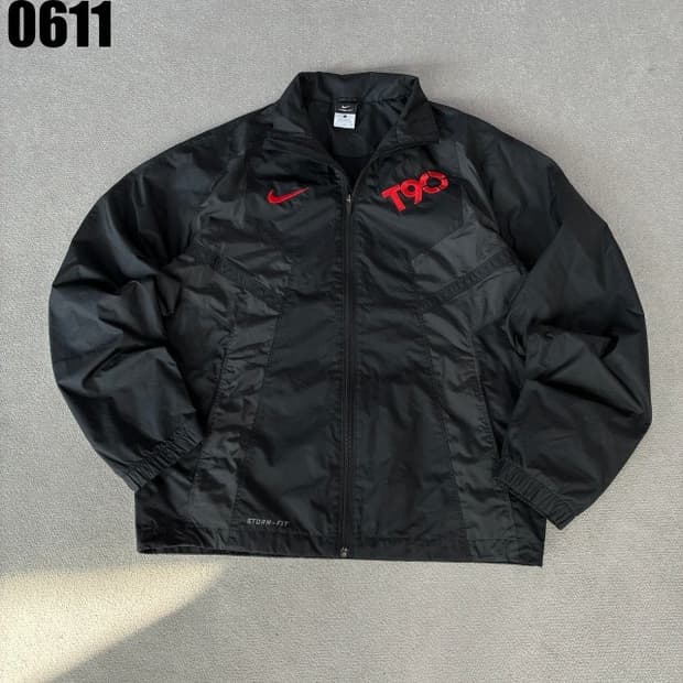 나이키 T90바람막이
