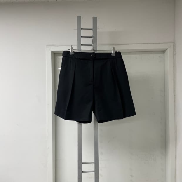 까르벵 핀턱 블랙 반바지 36(W)