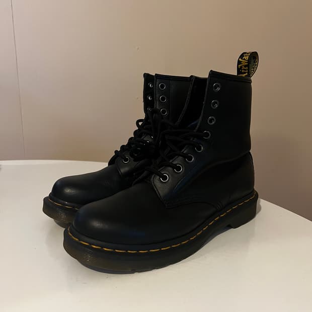 닥터마틴 1460 나파 8홀 부츠 