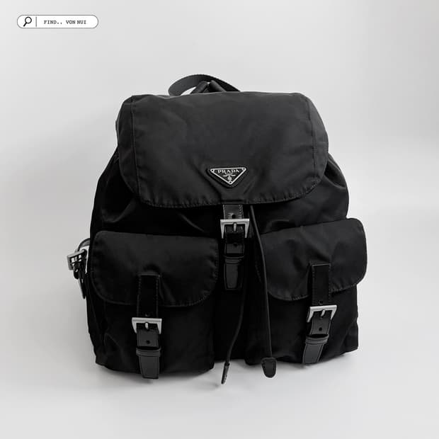 프라다 포코노 백팩 미듐 판매합니다.