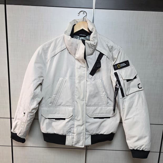 내셔널지오그래픽 아이보리 숏 패딩 점퍼