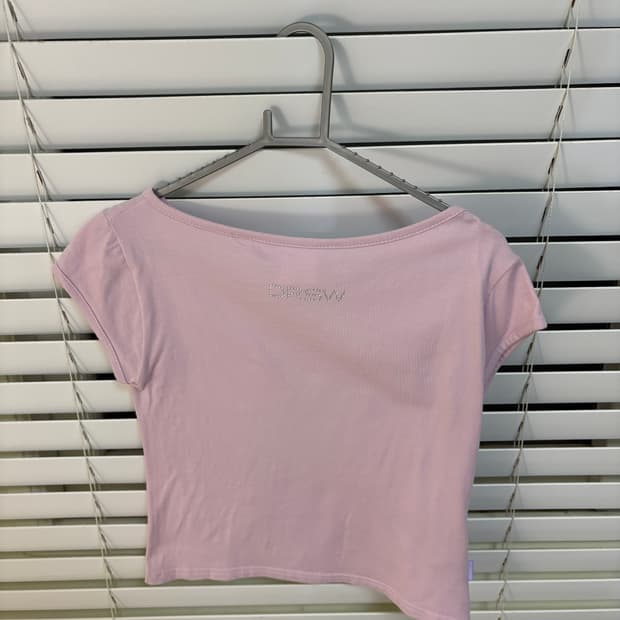 도로시와 보트넥 티셔츠