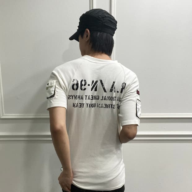 Patch&Pocket Detail White V-Neck Tee