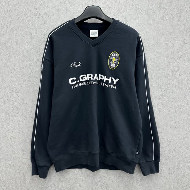 100 코드그라피 남자 루즈핏 브이넥 맨투맨