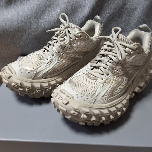 [새상품급] 발렌시아가 디펜더 스니커즈 39