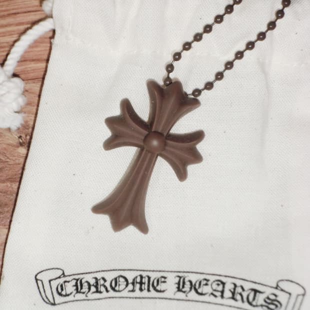 크롬하츠 실리콘 브라운 2025