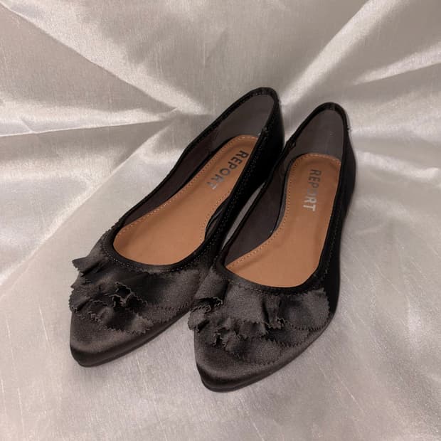 Report flat shoes