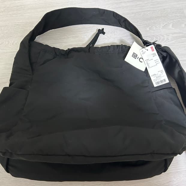 유니클로 소프트퍼피 숄더백 블랙