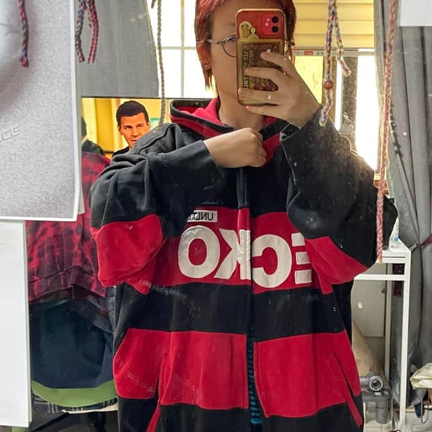 빨강-검정 줄무늬 후드집업