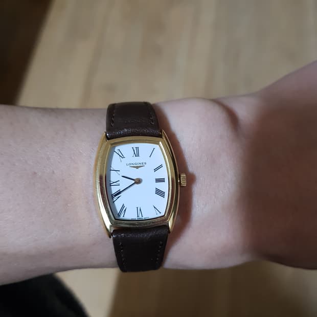 론진 탱크 클래식 디자인 여성 수동시계 팝니다