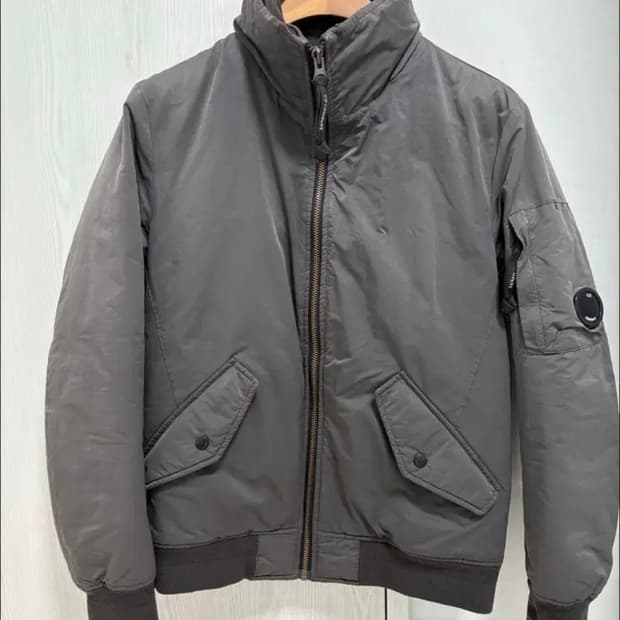 CP 컴퍼니 봄버 패딩 자켓