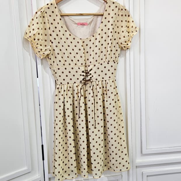 아마벨(Amavel) 초코도트 레이스업 원피스