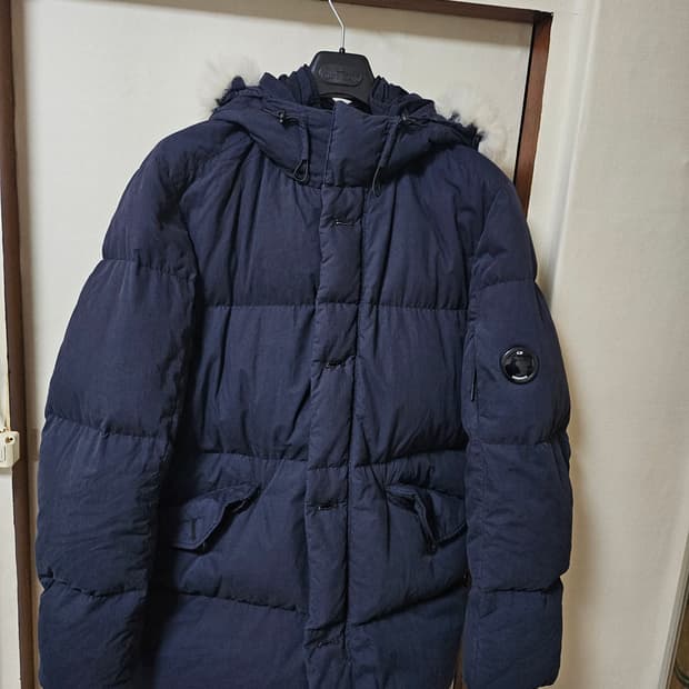 cp컴퍼니 하프 패딩 54사이즈 105-110