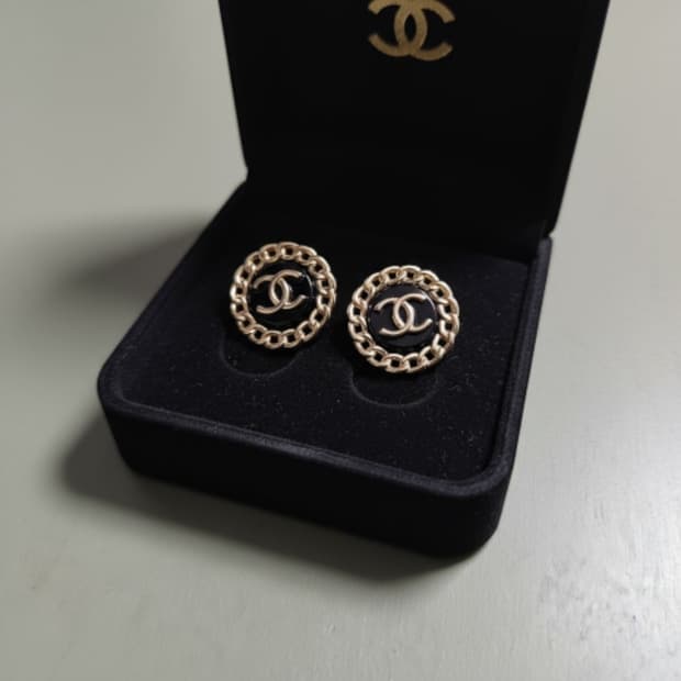 샤넬 cc로고 라운드 단추귀걸이(정식통관된정품로고)