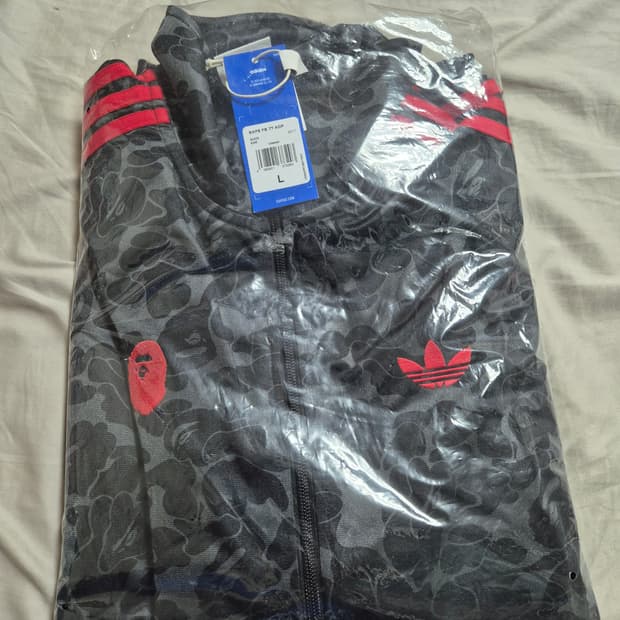 (새상품)베이프 아디다스 트랙탑 L