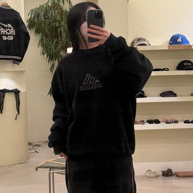 아디다스 퍼포먼스 로고 맨투맨 U432