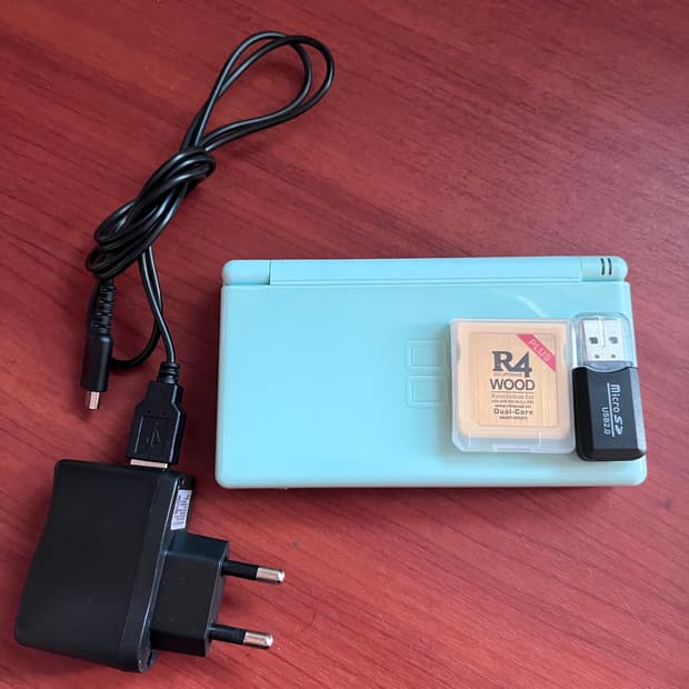닌텐도 DSLITE+R4칩+충전기