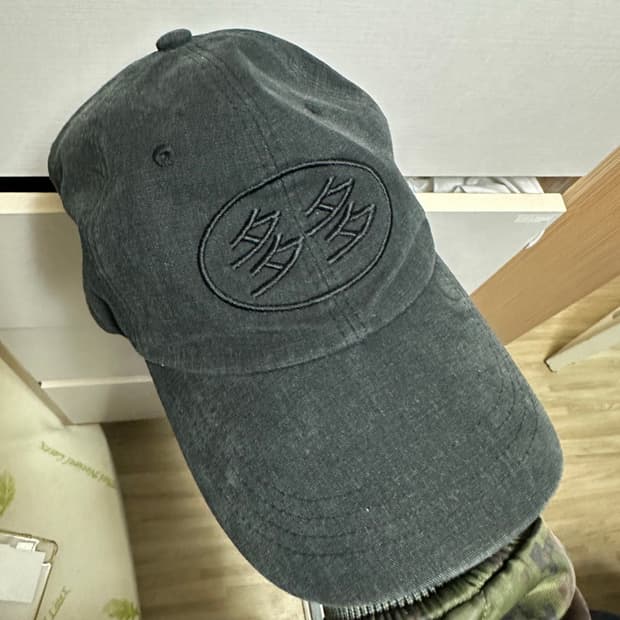 다다이즘 볼캡 판매합니다