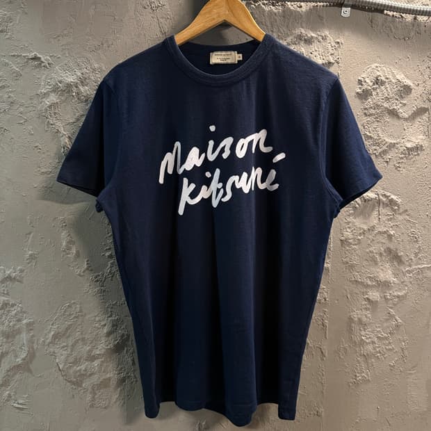 M 메종키츠네 MAISON KITSUNE 로고 반팔 티셔츠 네이비