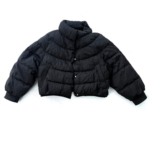Wrinked-sleeve short puffer jacket