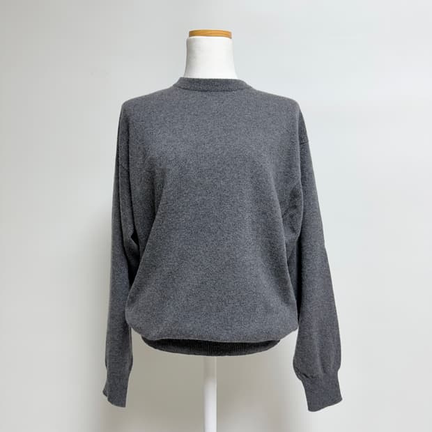 [캐시미어 100%] 차콜 그레이 라운드 니트 M