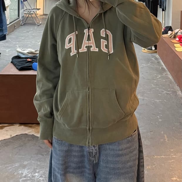 갭 센터 로고 카키 후드집업 H2935